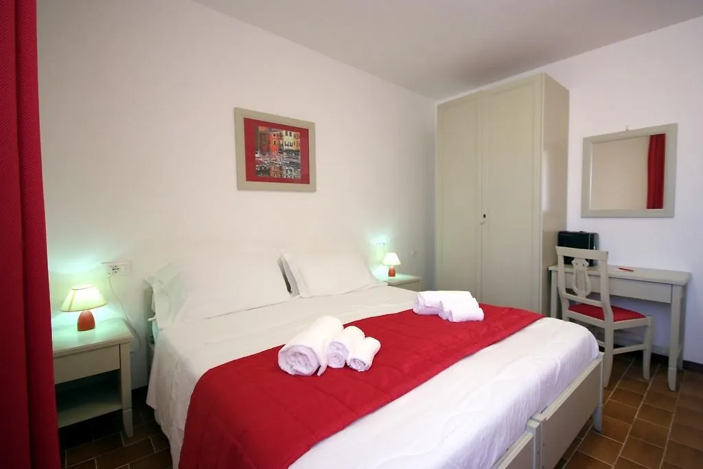 ** Hotel Albergo Dei 10 Colori Procchio  Italy